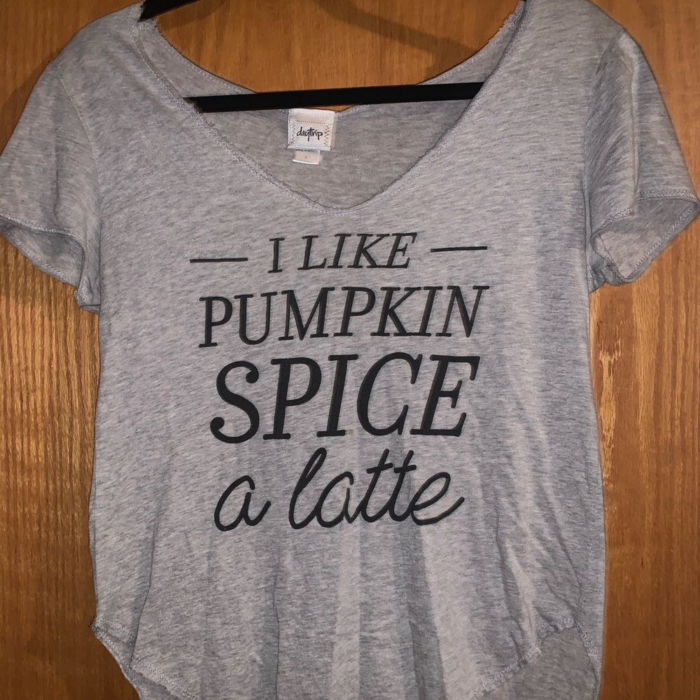 day trip V-neck gray pumpkin spice latte graphic tee small